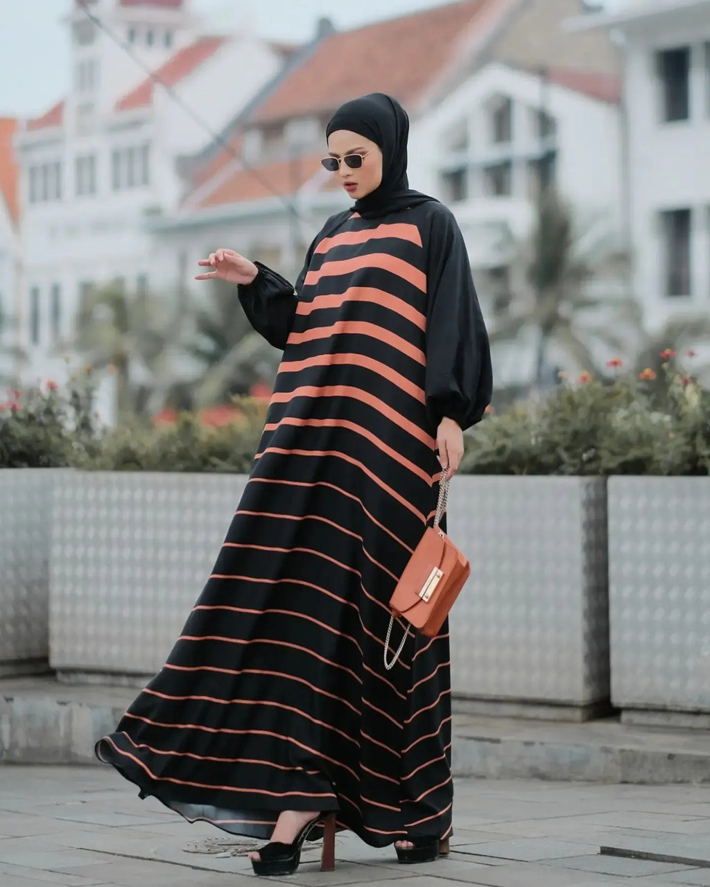 Peach Lines Abaya HAC_0128