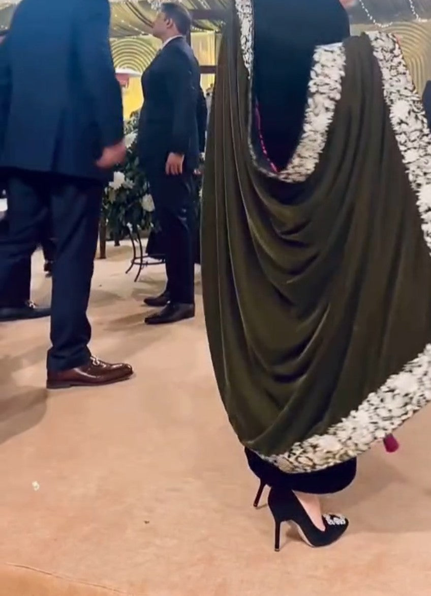 Velvet Shawl with plain dress